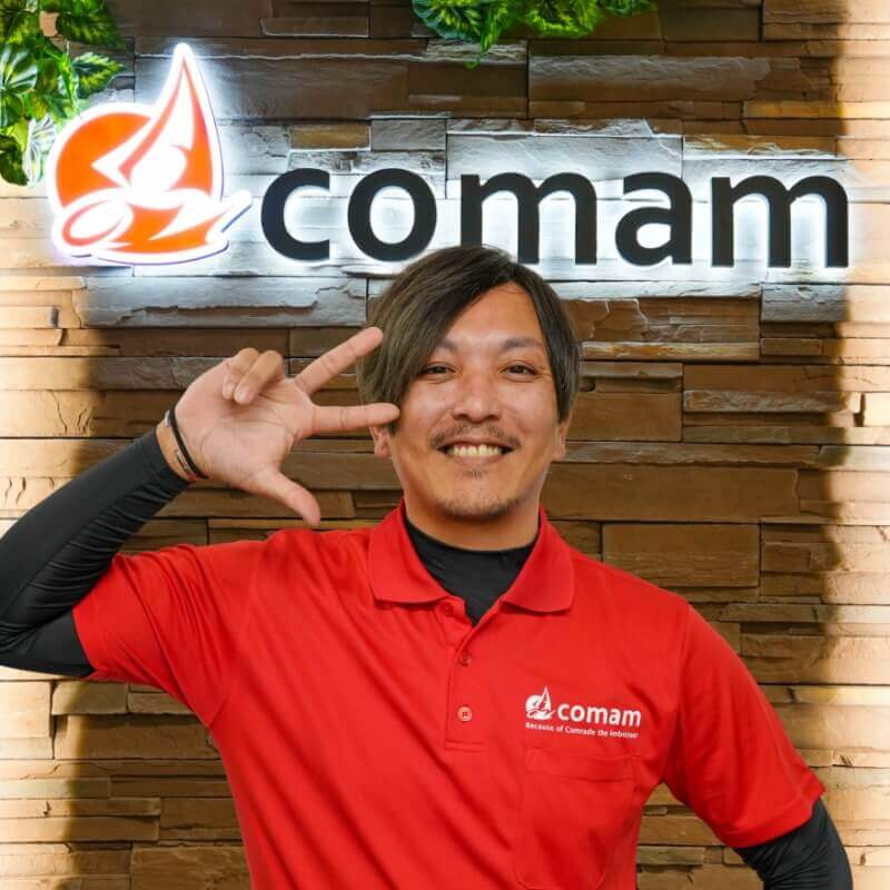 スタッフの顔写真